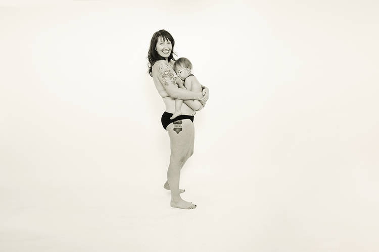 Ashlee with her daughter Nova. Courtesy of 4th Trimester Bodies Project.